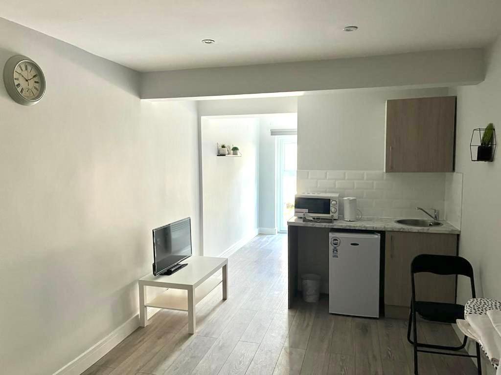 Southall Suites By Gh Stays Экстерьер фото